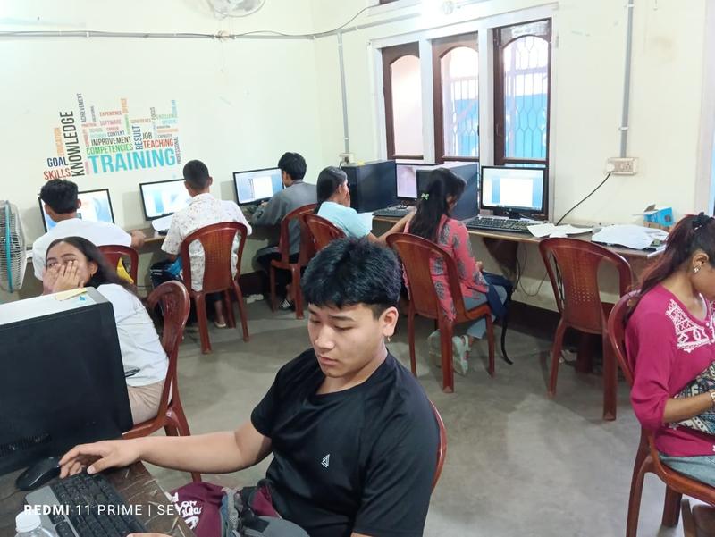 Students training at Insight Computers